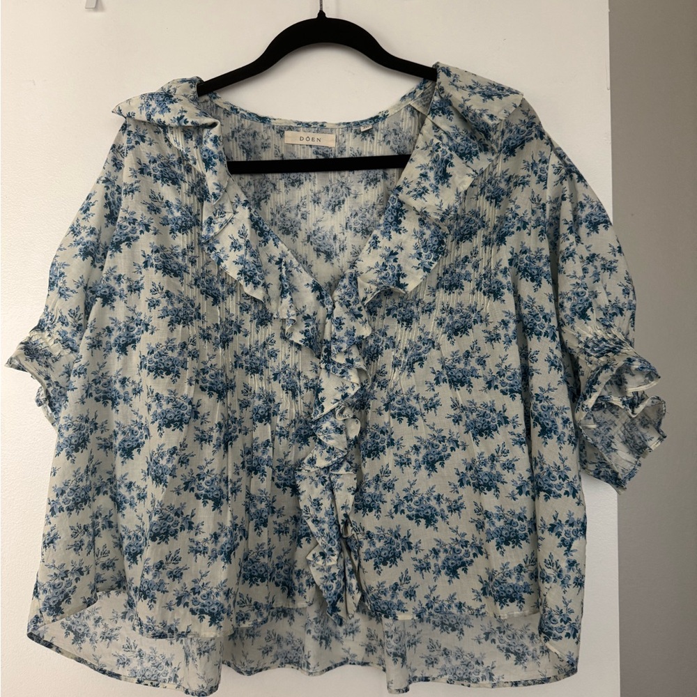 Doen Ivory and Blue Floral Ruffle Blouse